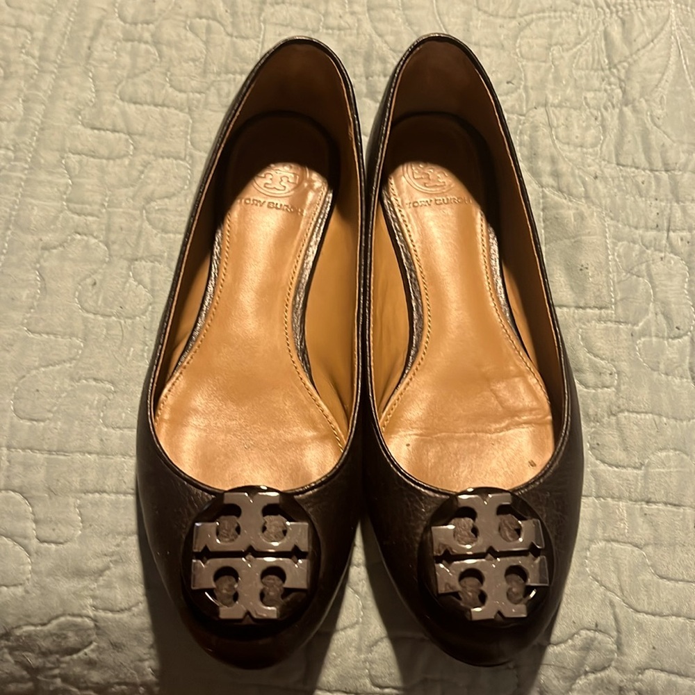 EUC Tory Burch flats with silver logo